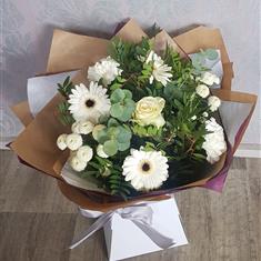 Classic whites bouquet 